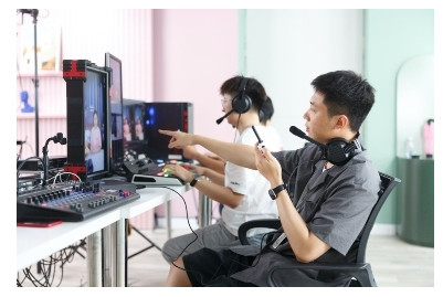 16667654404309552471260.jpg 胡可直播間1.jpg