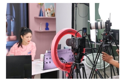 16667654668688721278934.jpg 胡可直播間3.jpg
