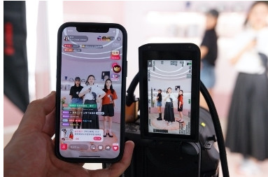 16667655422482559457098.jpg 胡可直播間5.jpg